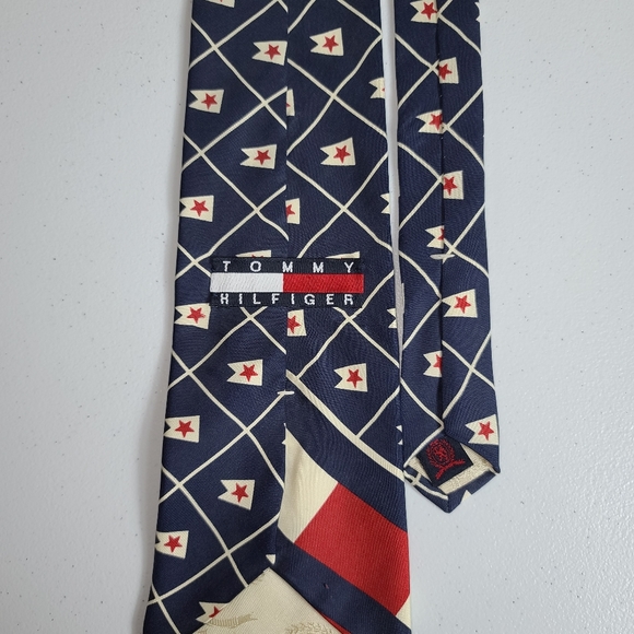 Tommy Hilfiger Silk Necktie 56"X4" - Picture 3 of 5
